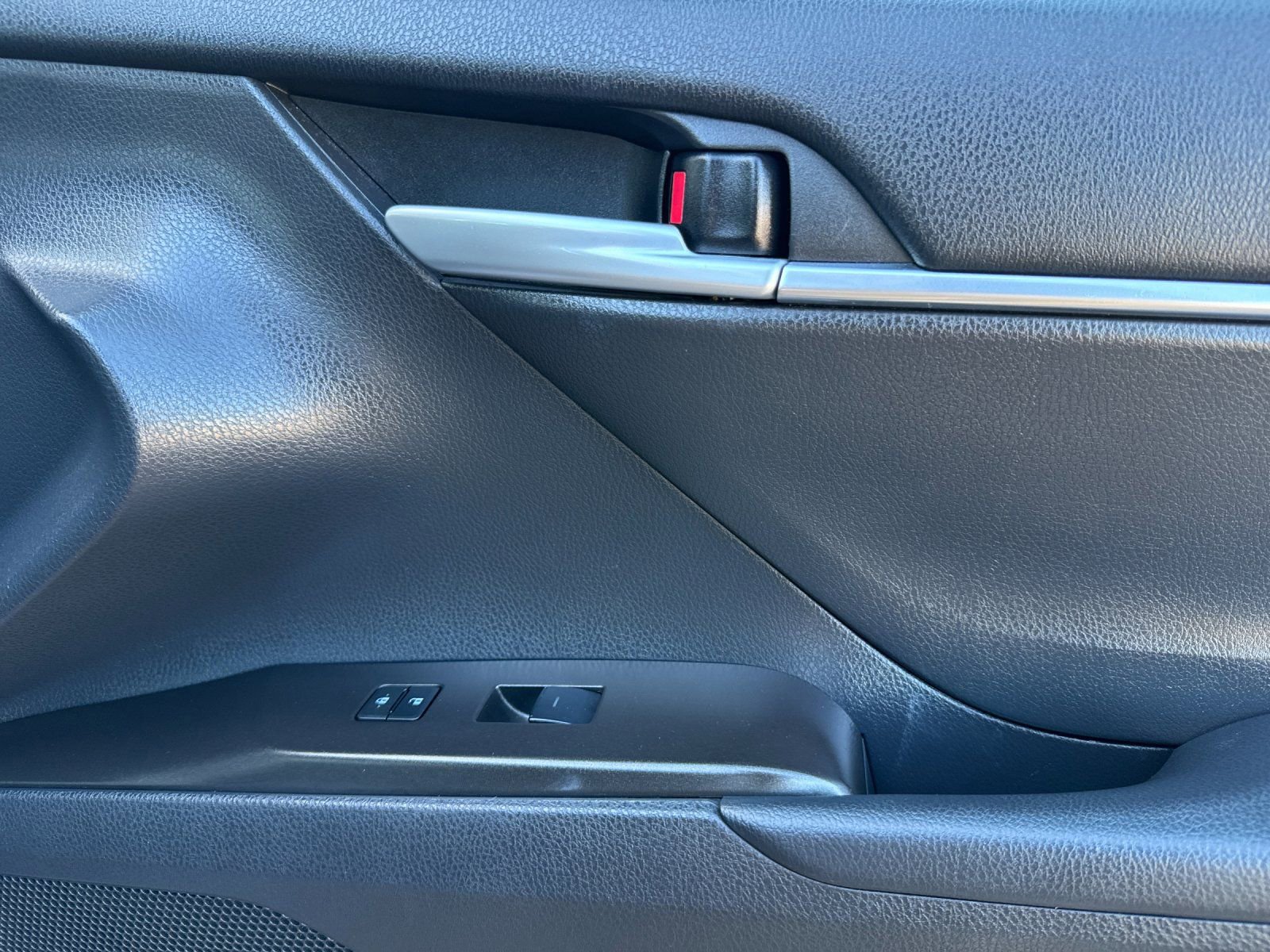 Used 2024 Toyota Camry SE image 16