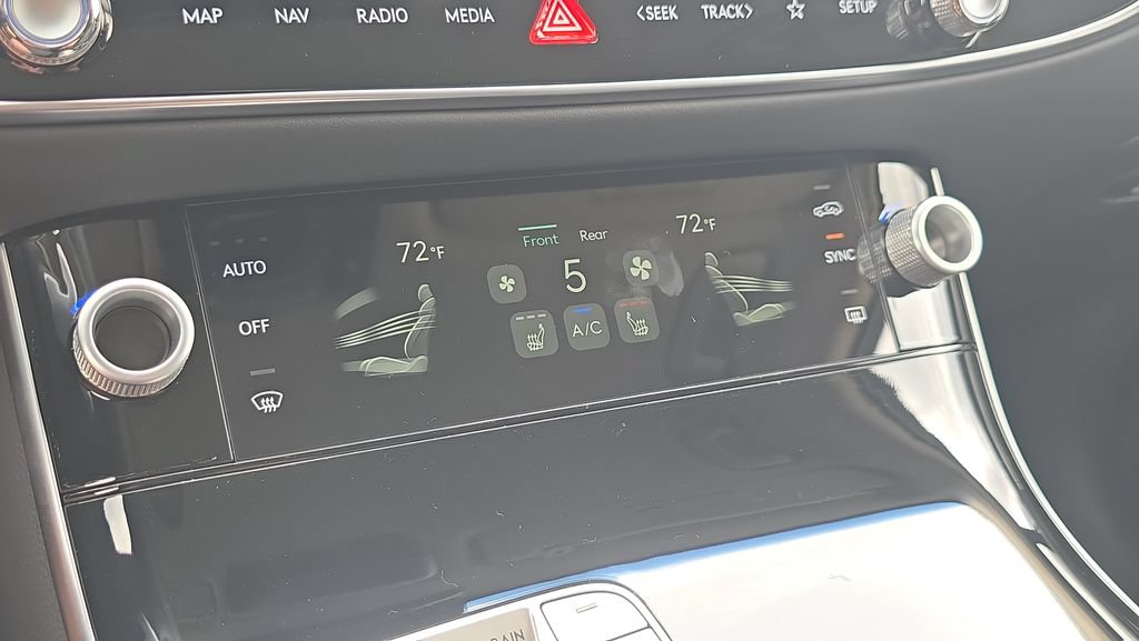 New 2026 Genesis GV70 2.5T AWD/4WD image 24