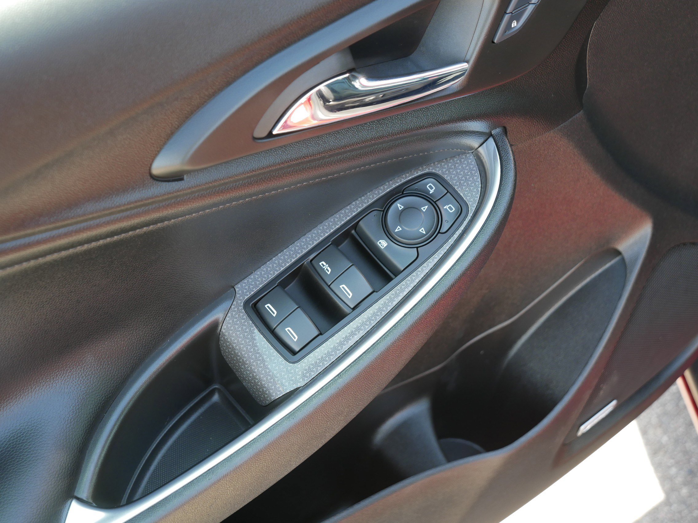 Used 2017 Chevrolet Malibu LT w/ Leather Package FWD image 19