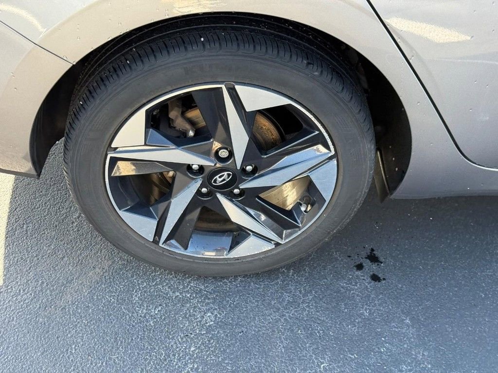 Used 2023 Hyundai Elantra SEL w/ Convenience Package image 9