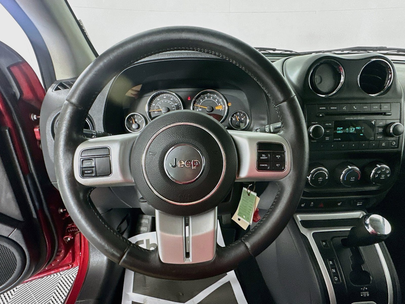 Used 2017 Jeep Compass Latitude FWD image 10