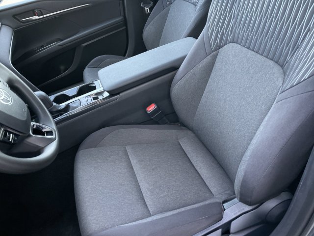 Used 2026 Toyota Camry LE FWD image 11