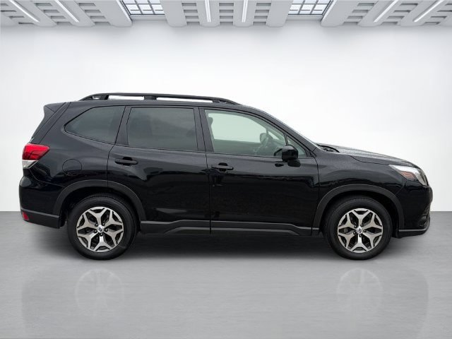 Used 2024 Subaru Forester Premium AWD/4WD image 3