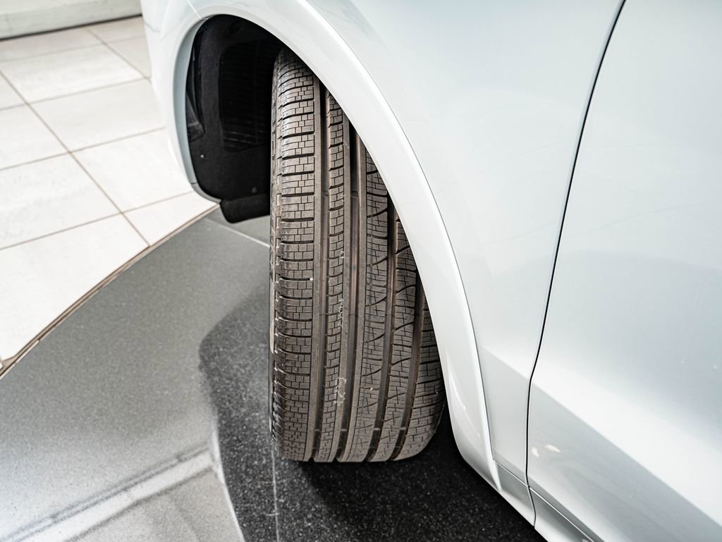 Certified 2023 Porsche Cayenne Platinum Edition image 49