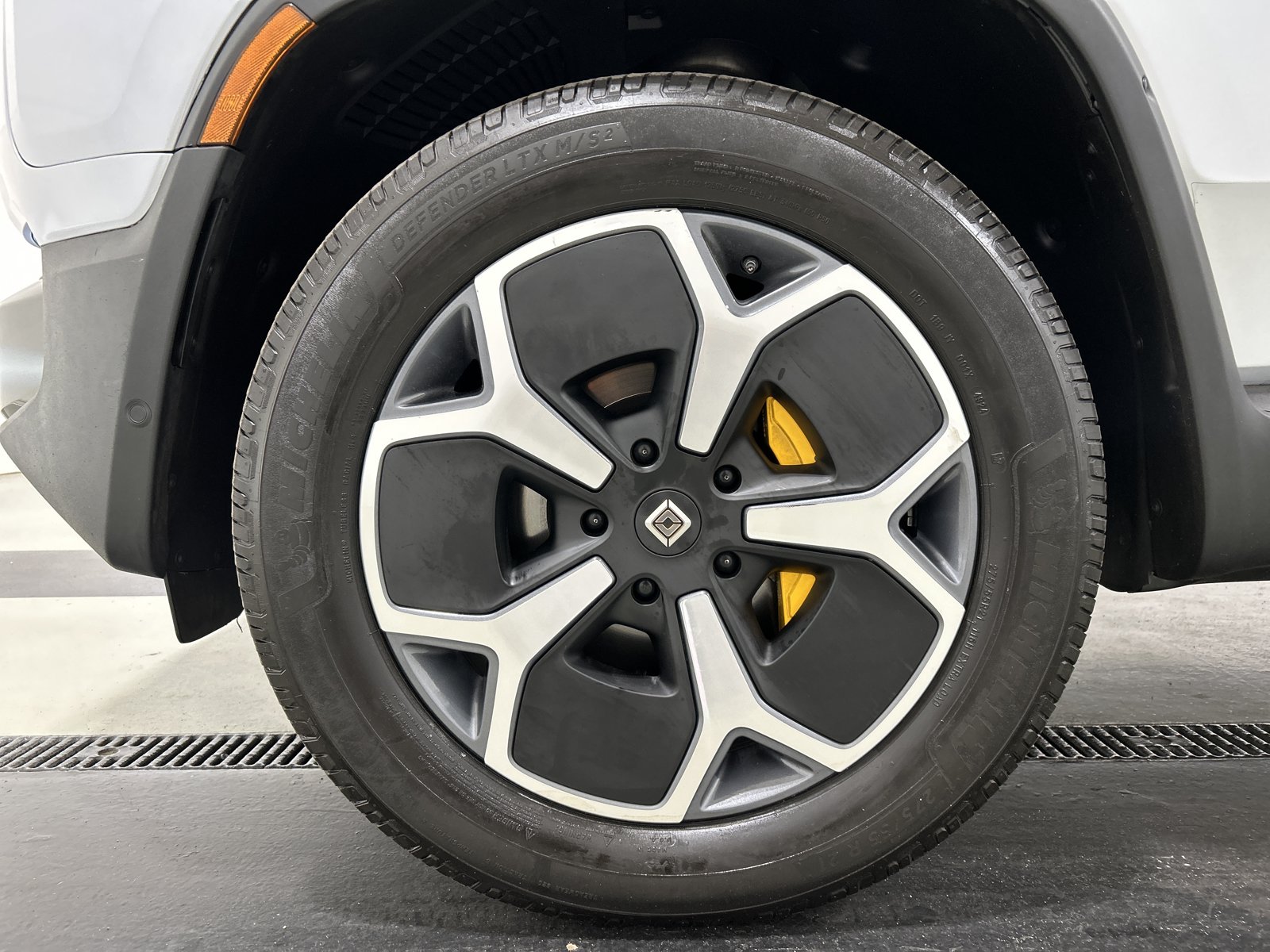 Used 2024 Rivian R1S Adventure AWD/4WD image 9