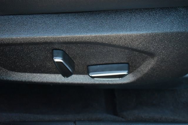 Used 2017 Ford Fusion SE w/ Fusion SE Technology Package image 12