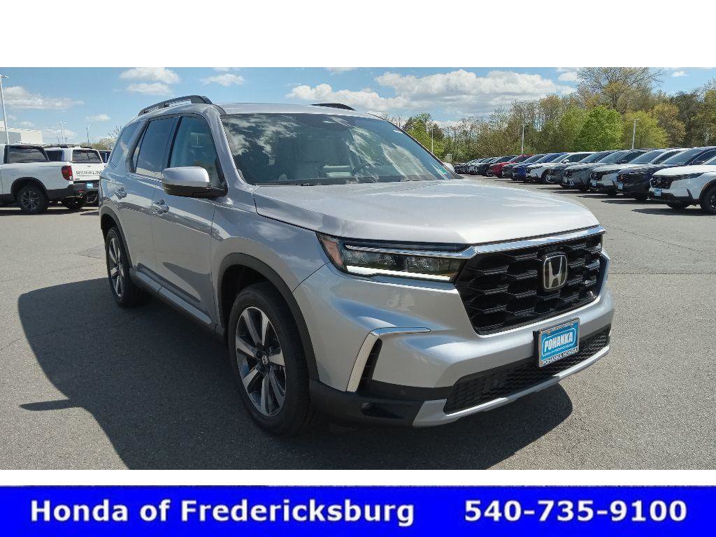 Certified 2025 Honda Pilot Touring image 3
