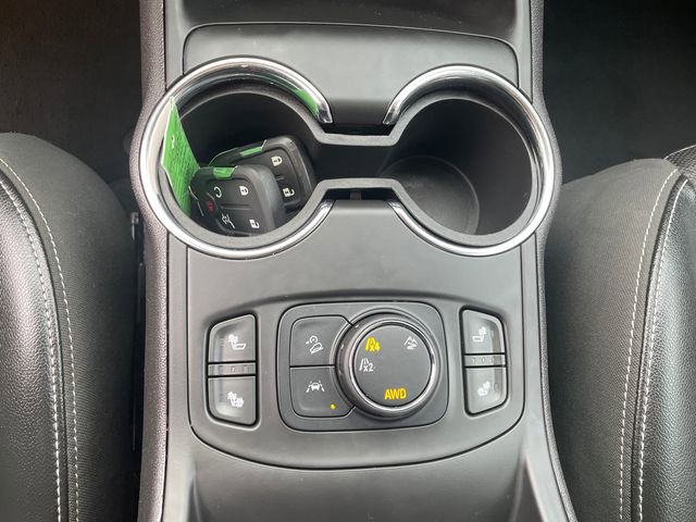 Used 2024 GMC Terrain SLT image 38