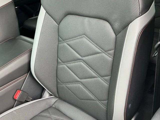 Used 2024 Volkswagen Atlas Peak Edition SE AWD/4WD image 16