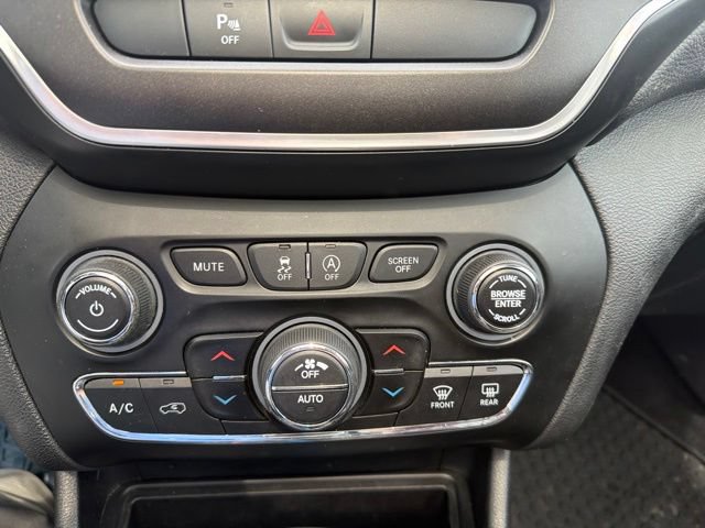 Used 2019 Jeep Cherokee Trailhawk w/ Comfort/Convenience Group AWD/4WD image 15