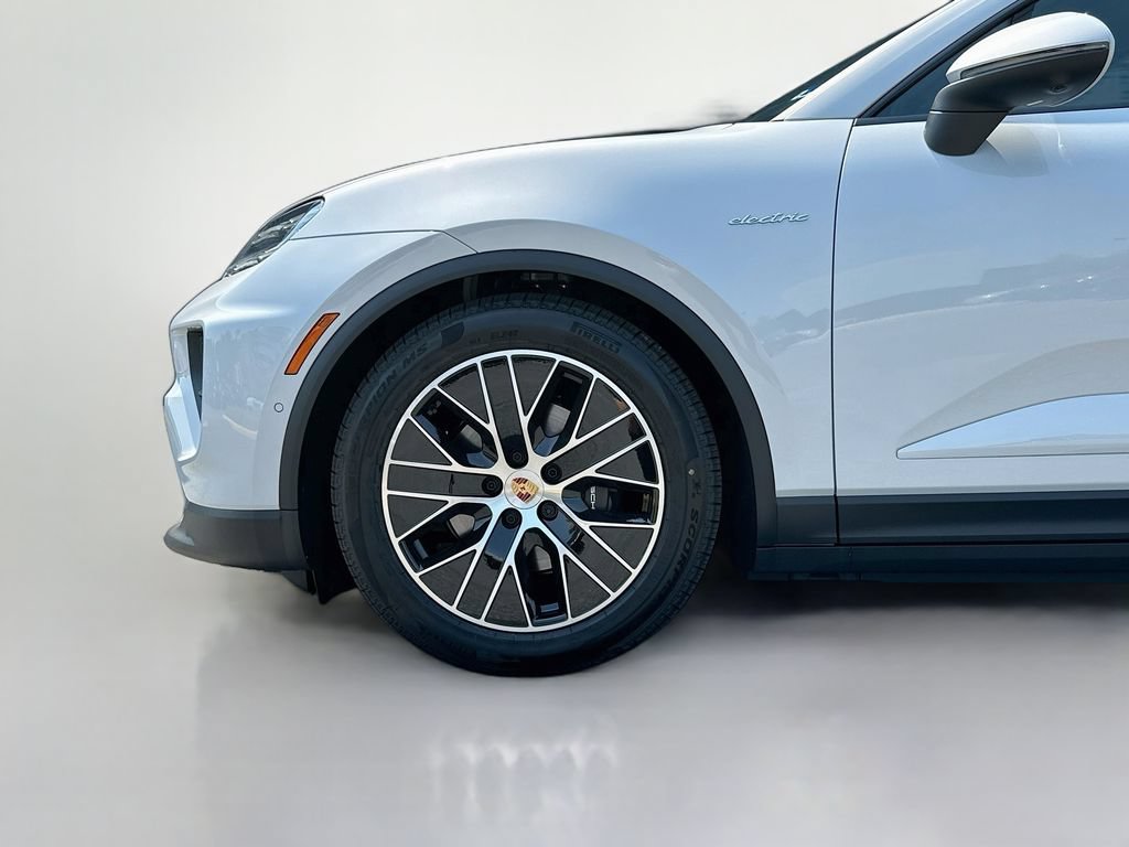 New 2026 Porsche Macan 4 Electric AWD/4WD image 33