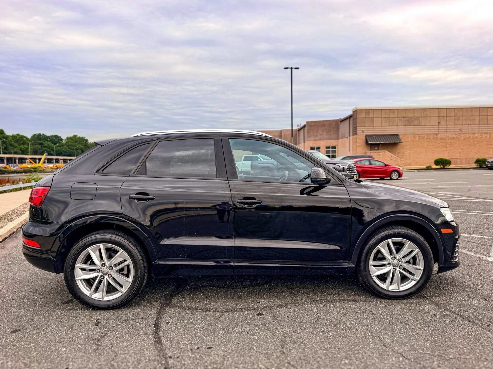Used 2018 Audi Q3 2.0T Premium w/ Convenience Package AWD/4WD image 7