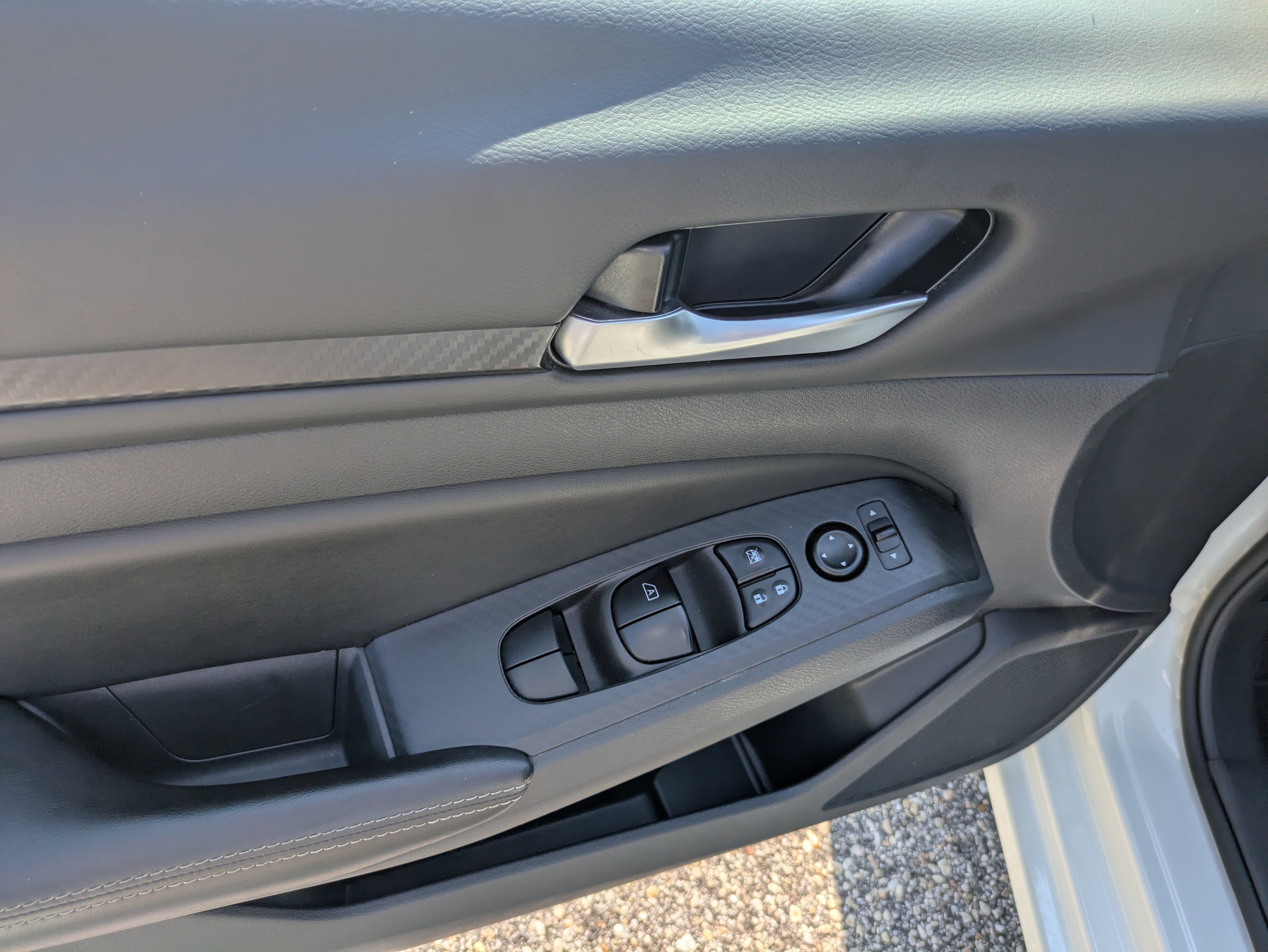 Used 2024 Nissan Altima 2.5 SV image 12