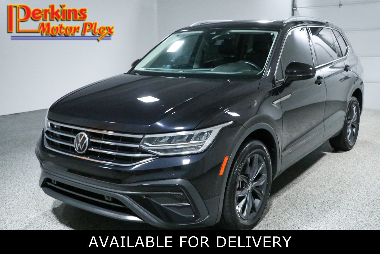Used 2022 Volkswagen Tiguan SE w/ Panoramic Sunroof Package