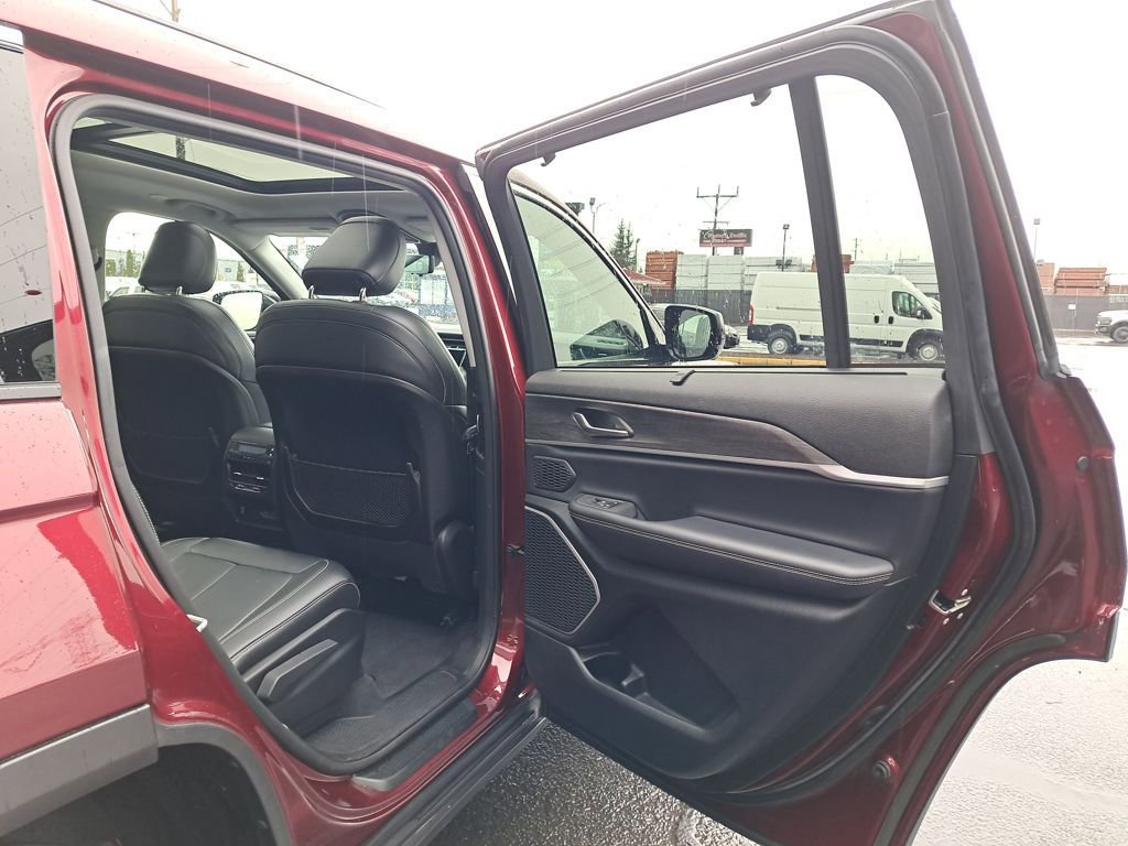 Used 2021 Jeep Grand Cherokee L Limited w/ Luxury Tech Group II image 14