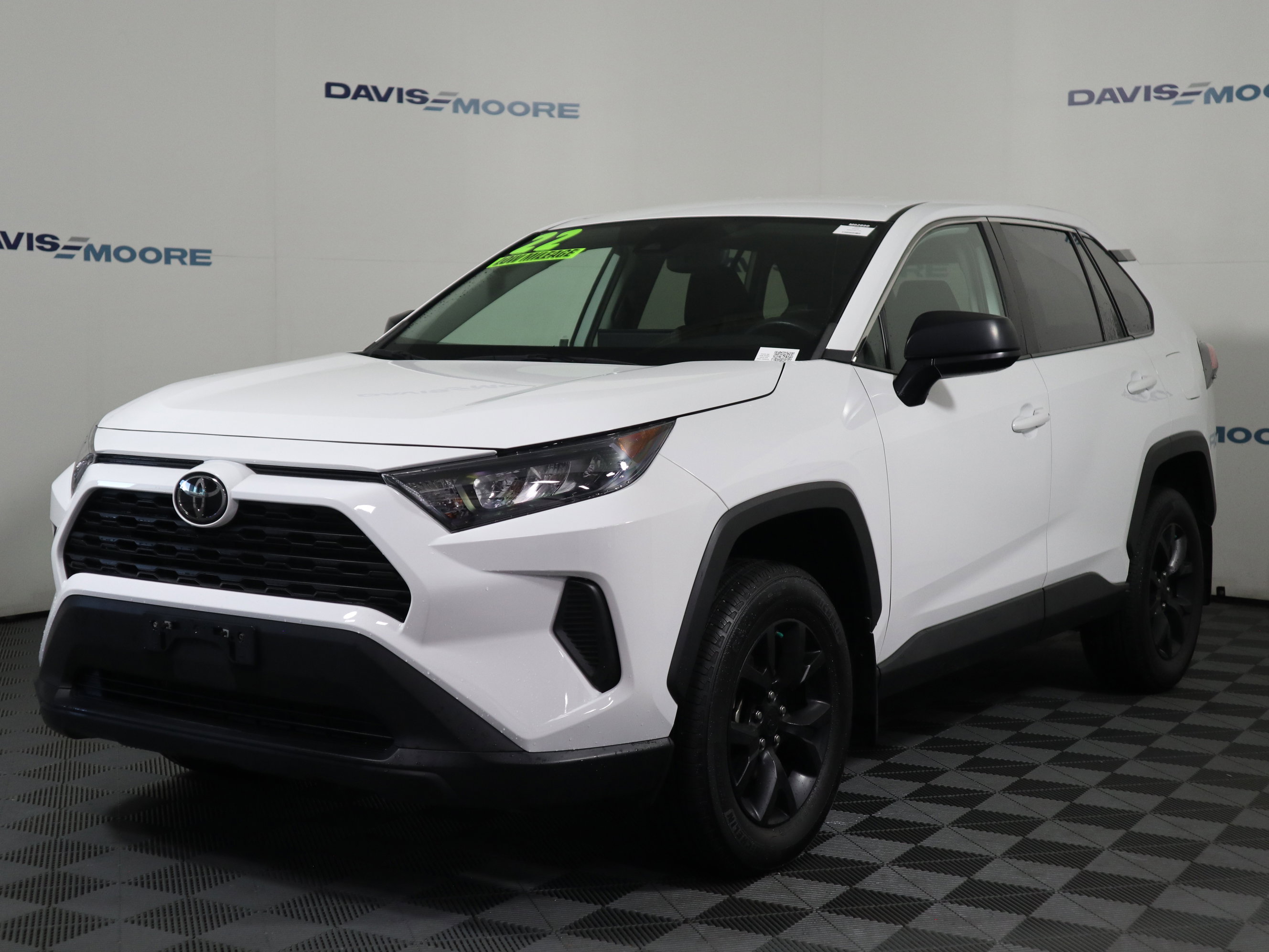 Used 2022 Toyota RAV4 LE image 11