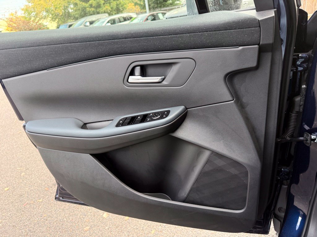 New 2026 Nissan Leaf FWD image 16