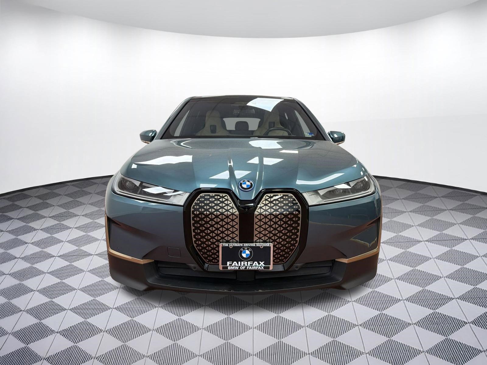 Used 2023 BMW iX xDrive50 w/ Premium Package AWD/4WD image 6