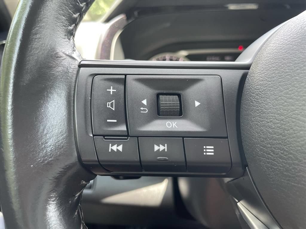 Used 2025 Nissan Pathfinder SV FWD image 20