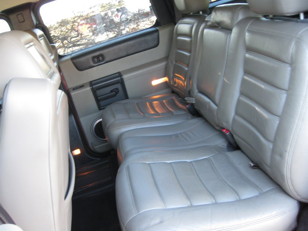 Used 2005 HUMMER H2 w/ Preferred Equipment Group image 30
