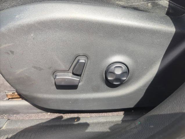 Used 2019 Jeep Cherokee Latitude Plus w/ Comfort/Convenience Group image 27