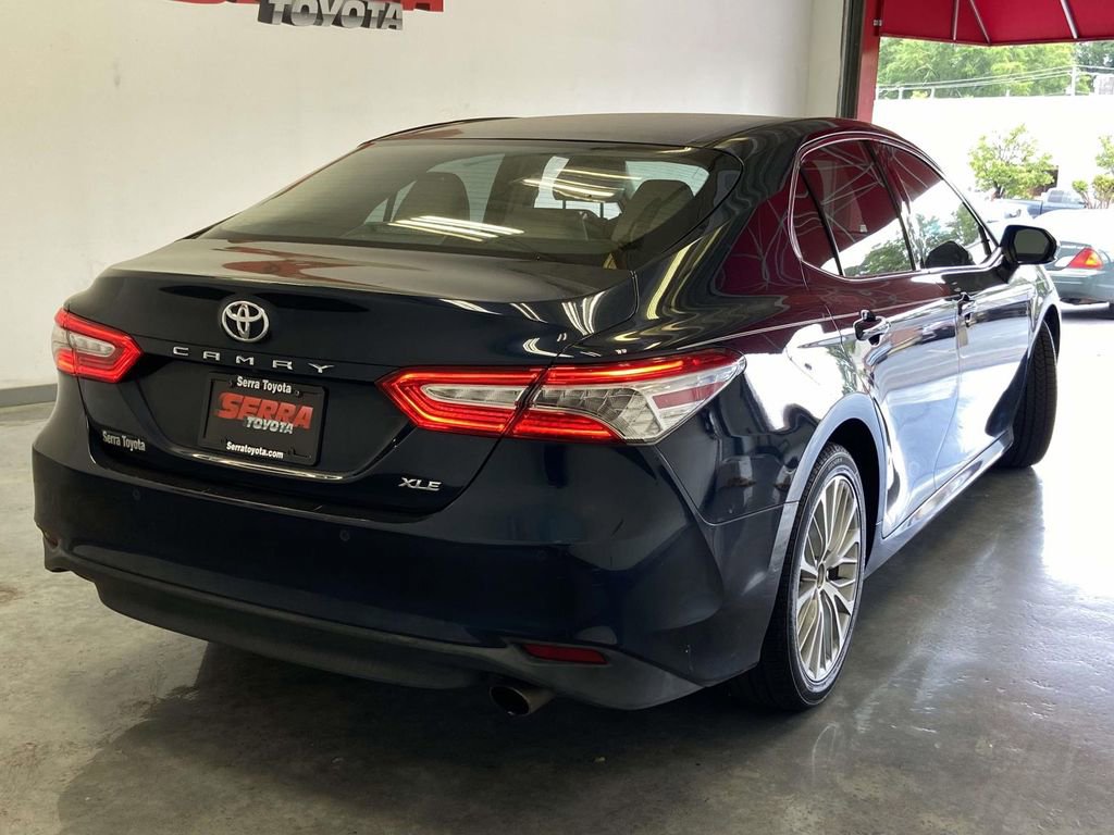 Used 2018 Toyota Camry XLE FWD image 3