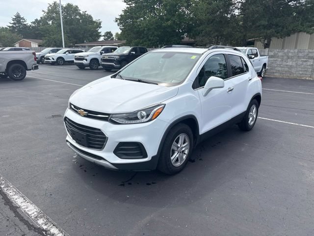 Used 2020 Chevrolet Trax LT w/ Sun & Sound Package FWD image 2