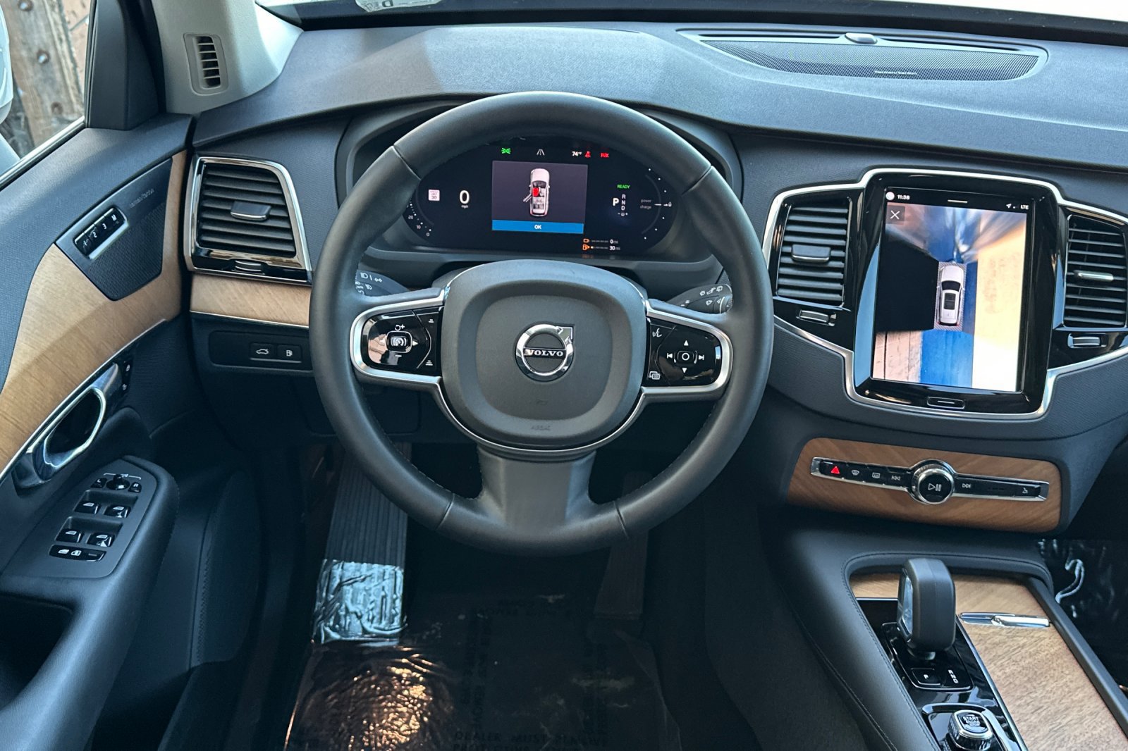 Certified 2025 Volvo XC90 T8 Plus w/ Protection Package Premier AWD/4WD image 17