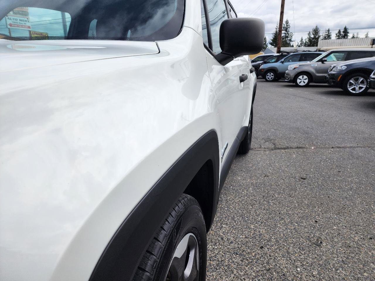 Used 2015 Jeep Renegade Sport w/ Power & Air Group FWD image 30
