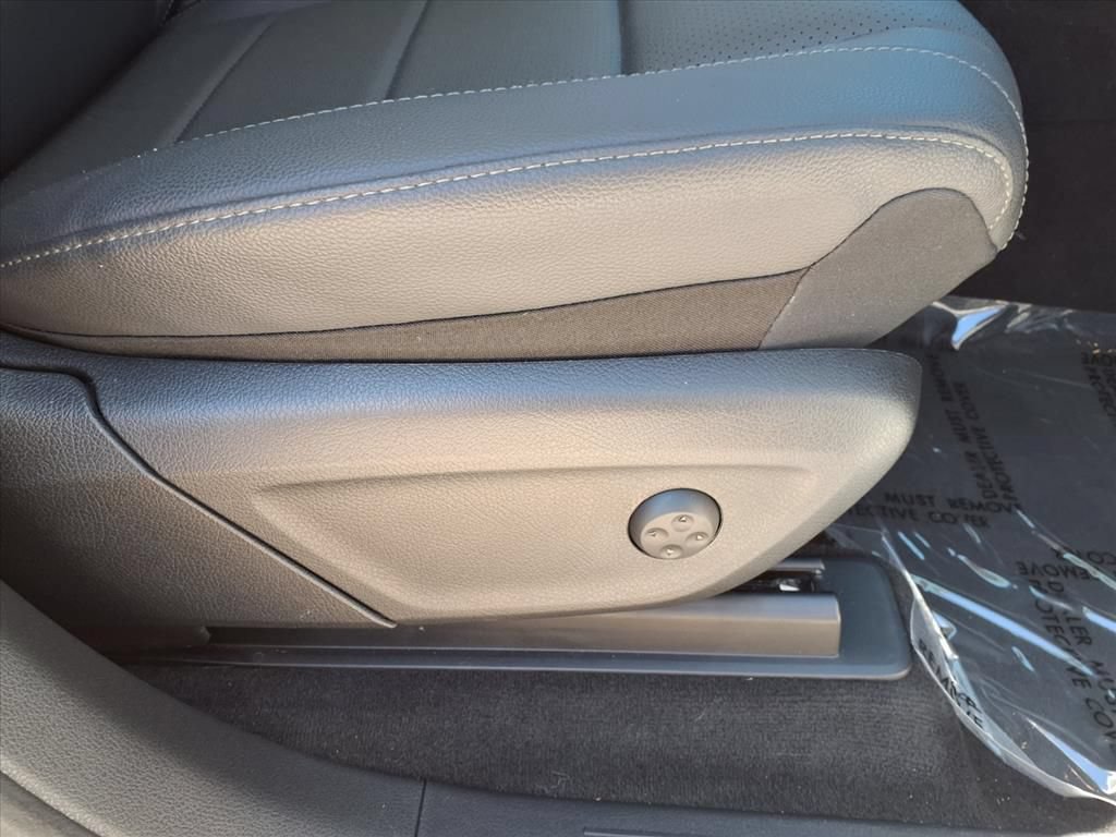 Used 2025 Mercedes-Benz GLE 350 4MATIC w/ Winter Package image 10