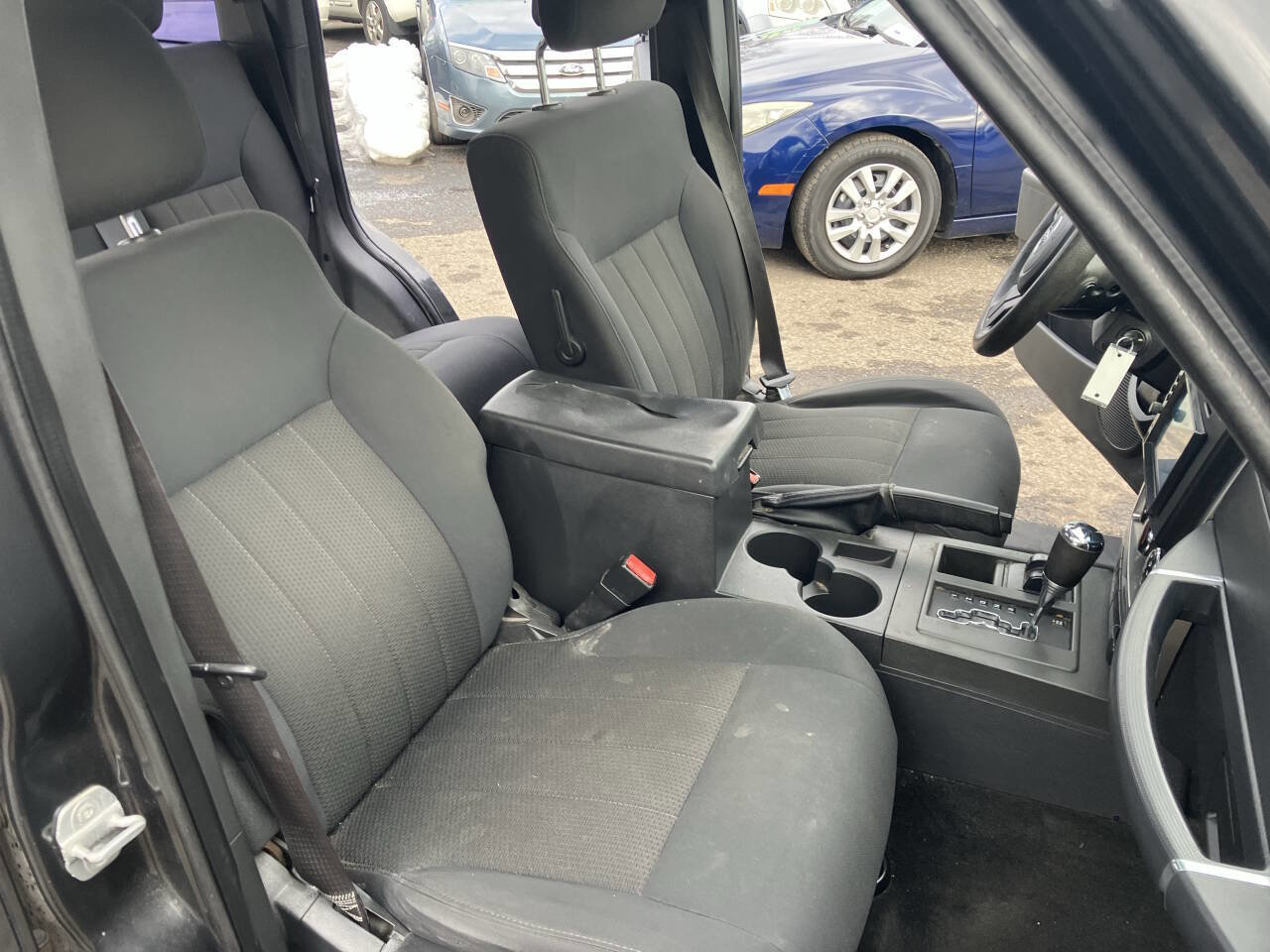 Used 2011 Jeep Liberty Sport image 32