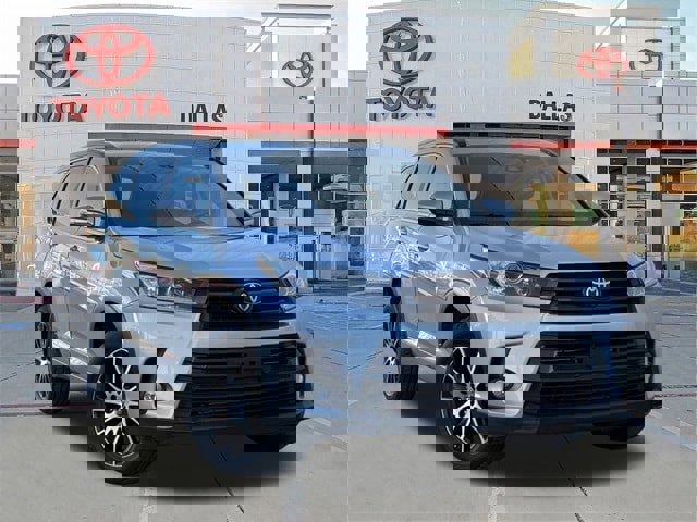 Used 2017 Toyota Highlander SE image 1