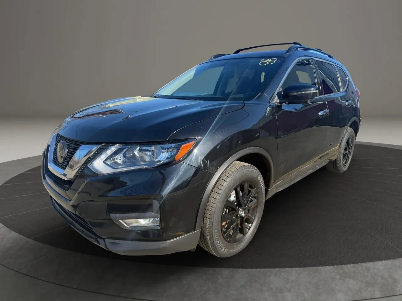 Used 2018 Nissan Rogue SV w/ Premium Package image 1