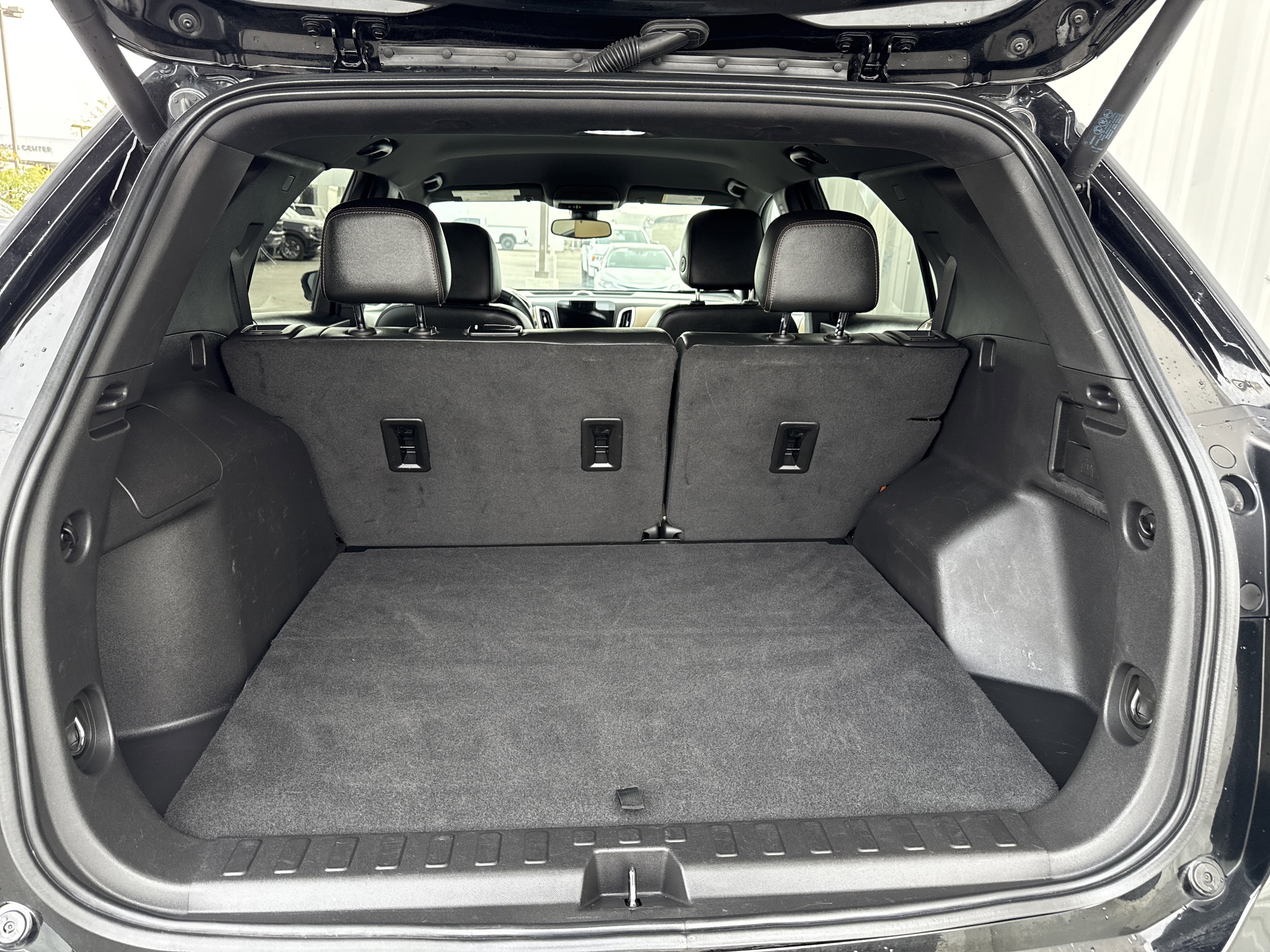 Used 2023 Chevrolet Equinox Premier image 7