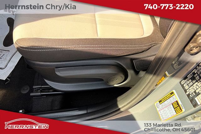 Used 2024 Hyundai Venue SEL FWD image 12