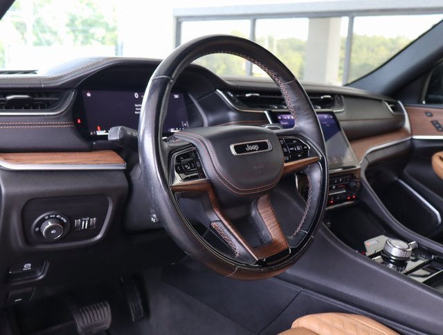 Used 2021 Jeep Grand Cherokee L Summit w/ Luxury Tech Group V image 16