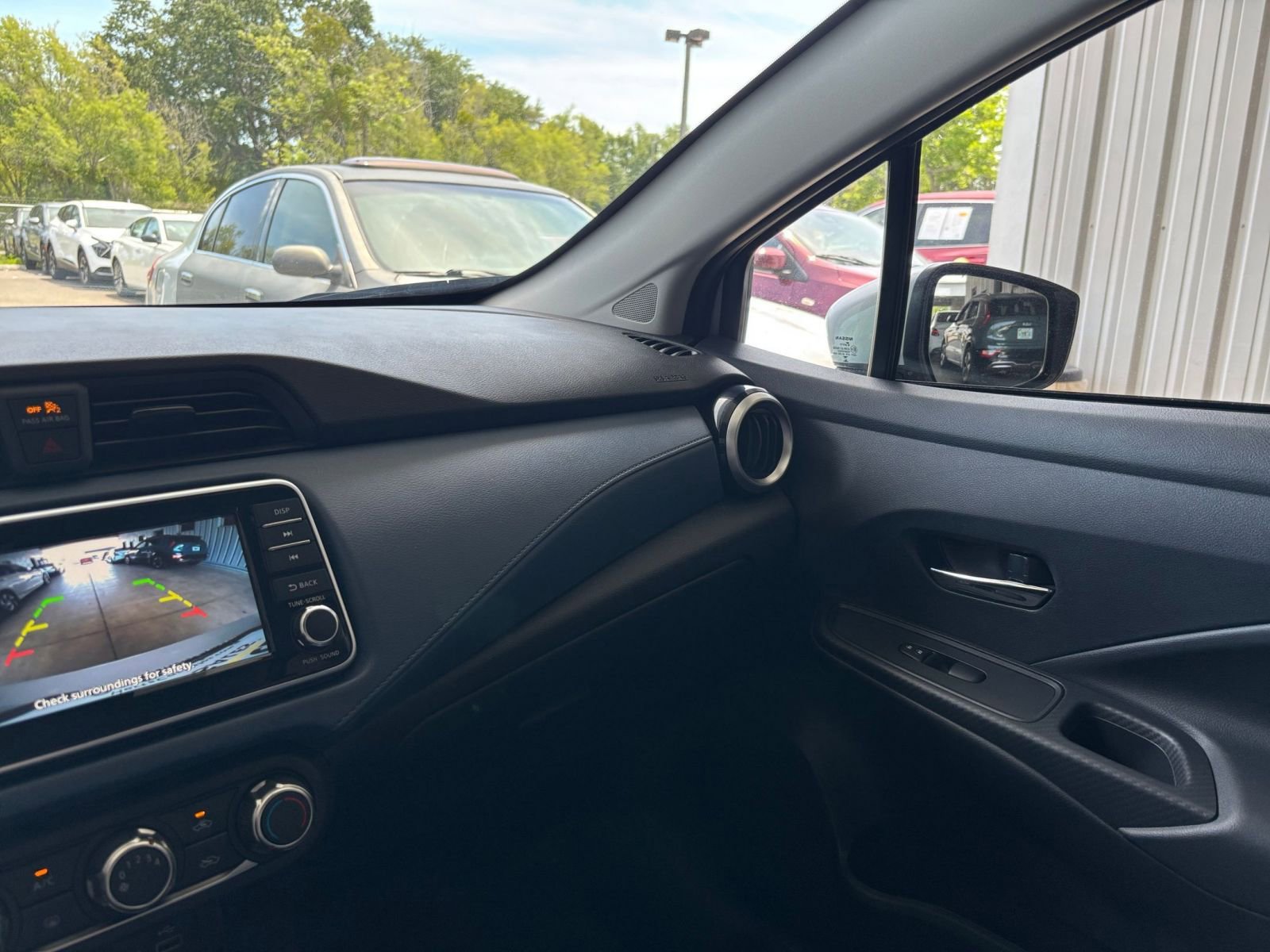 Used 2025 Nissan Versa SV FWD image 33