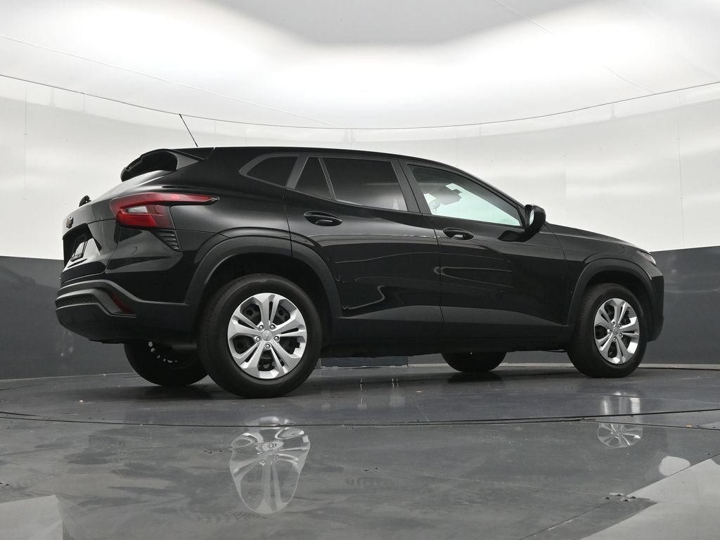 Used 2024 Chevrolet Trax LS FWD image 27