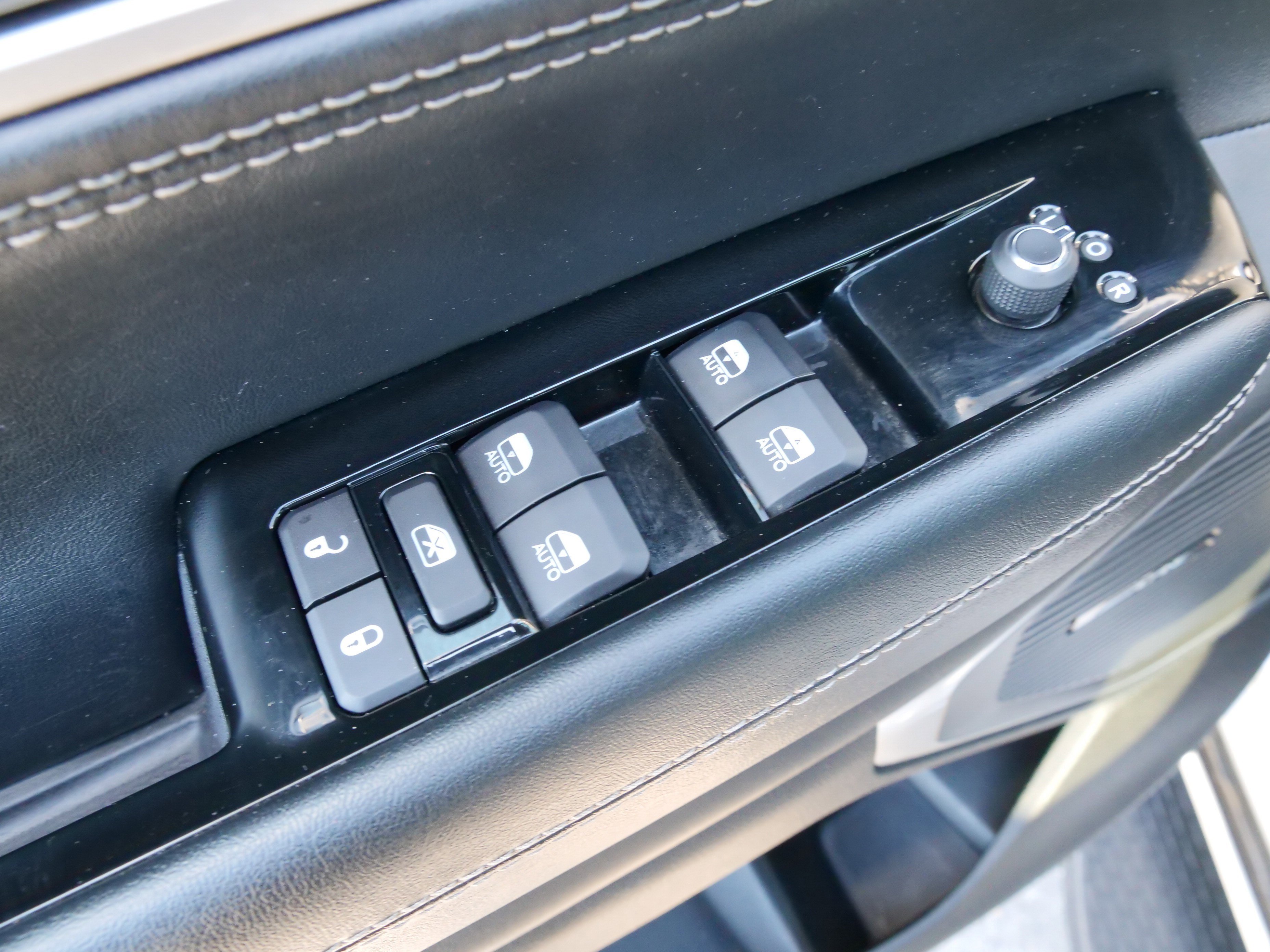 Used 2024 Jeep Wagoneer L Base image 19