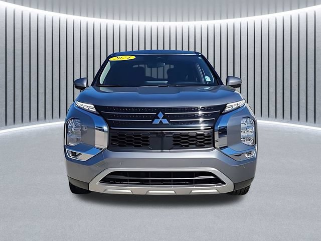 Used 2024 Mitsubishi Outlander SE FWD image 2