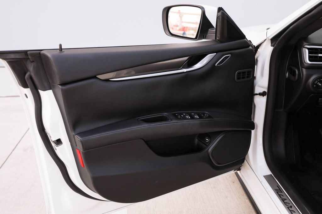 Used 2015 Maserati Ghibli RWD image 17