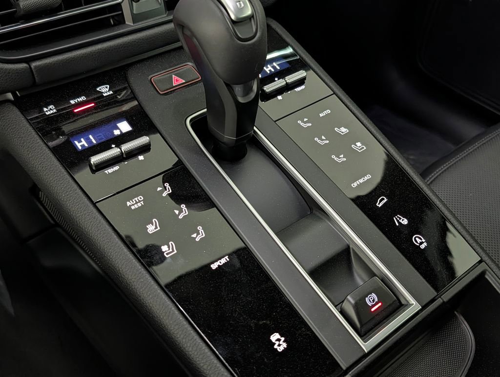 New 2026 Porsche Macan image 33