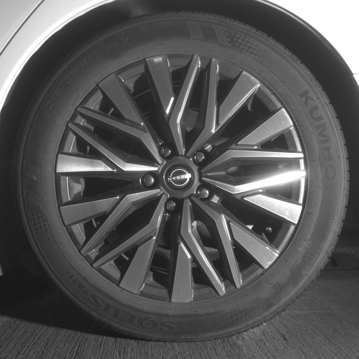 Used 2025 Nissan Altima 2.5 SV FWD image 14