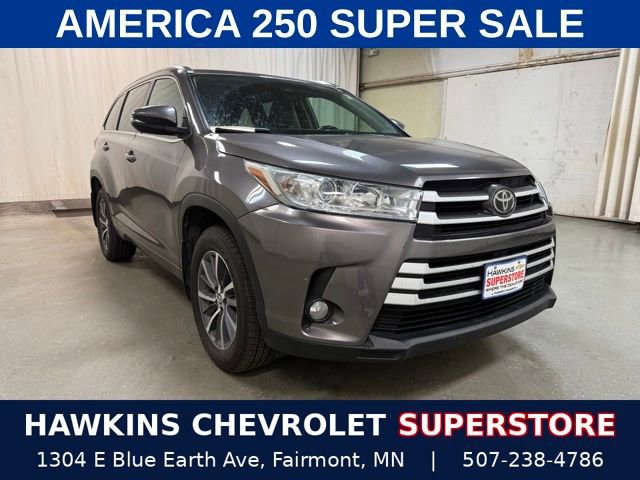 Used 2017 Toyota Highlander XLE AWD/4WD image 1