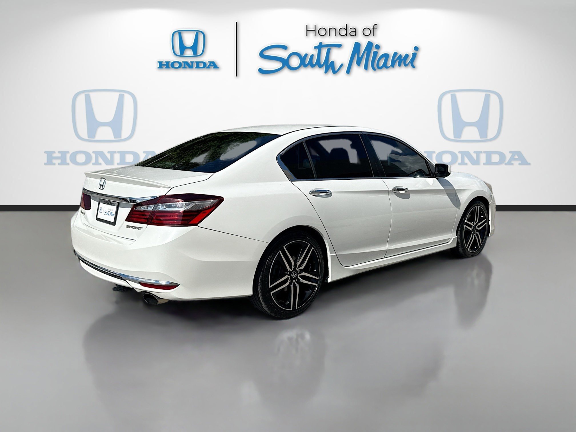 Used 2016 Honda Accord Sport image 7