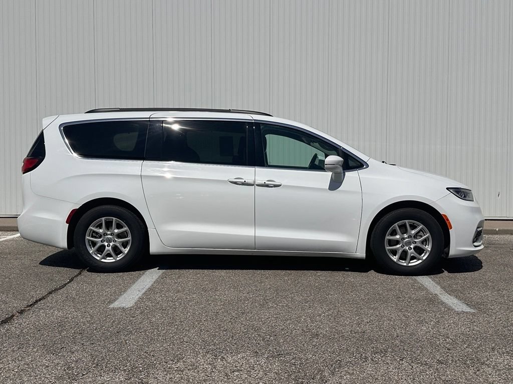 Used 2022 Chrysler Pacifica Touring-L FWD image 7