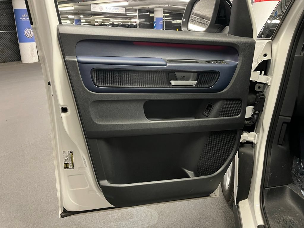 New 2025 Volkswagen ID. Buzz Pro S RWD image 19