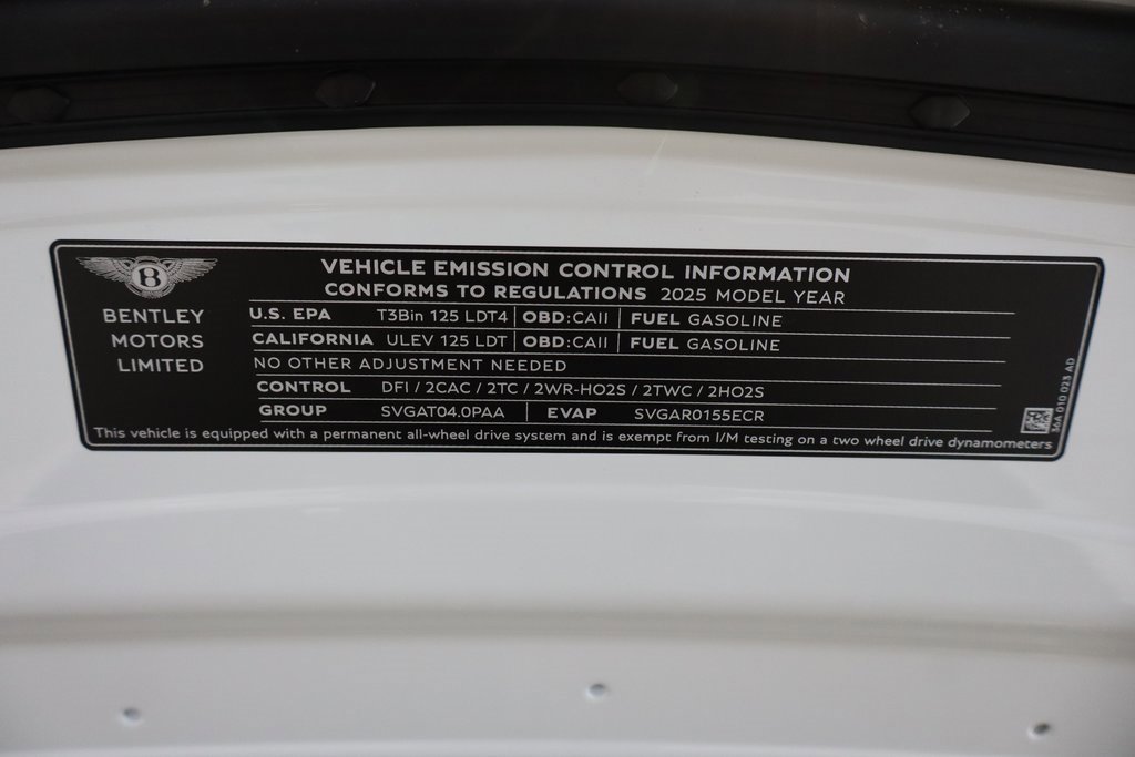Used 2025 Bentley Bentayga image 38