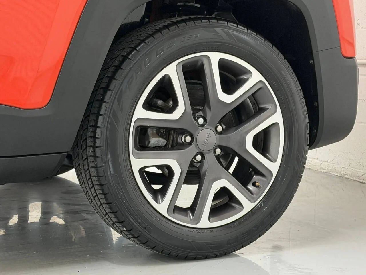 Used 2017 Jeep Renegade Latitude FWD image 46