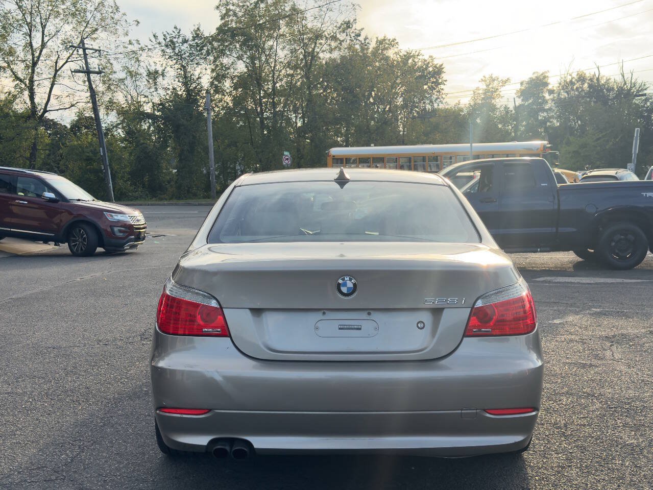 Used 2010 BMW 528i xDrive Sedan AWD/4WD image 5